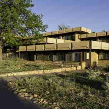 Thunderbird Lodge - Inside the Park Hotel Exterior