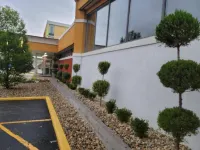 Quality Inn Terre Haute University Area - parking