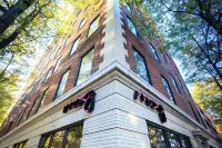 Moxy Richmond Downtown