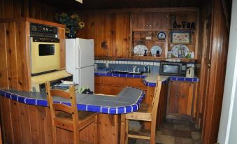 Pine Rose Inn - Housity