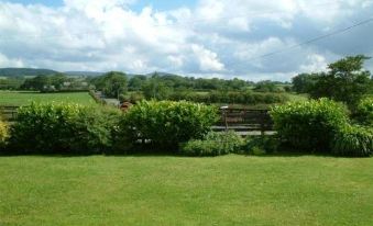 Isles Field Barn Bed and Breakfast - Housity