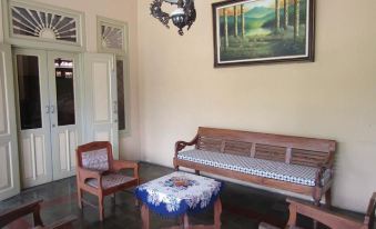 Griya Batik Giri Sekar Homestay