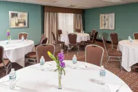 Larkspur Landing South Bend - Breakfast