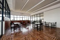 OYO Flagship 2124 Kars Inn Semarang