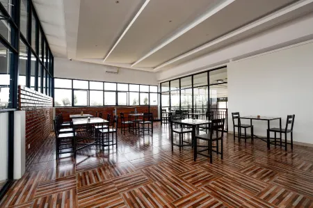 OYO Flagship 2124 Kars Inn Semarang