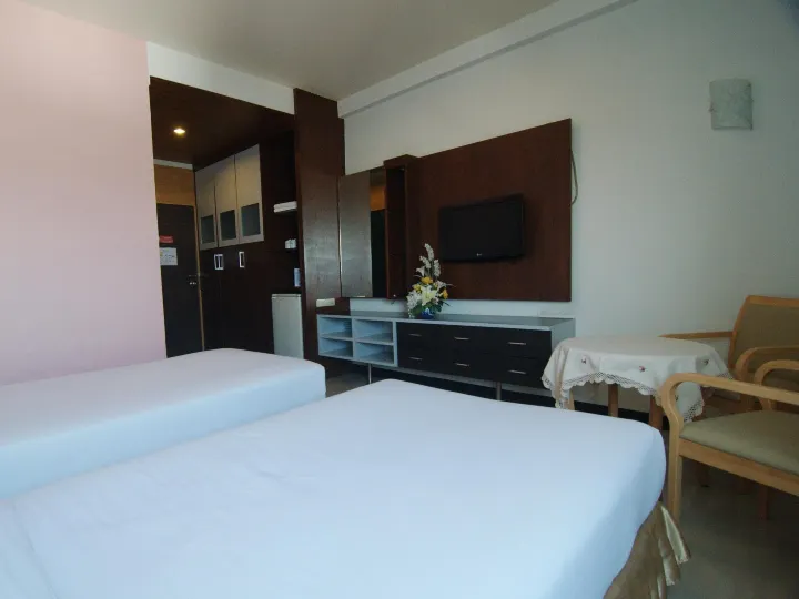 더 하우스 햇 야이