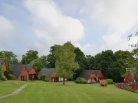 Chalet-Sleeps6-Parking-Garden-Pool Hotels near Deal