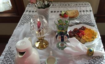 Violet Rose Bed & Breakfast - Housity