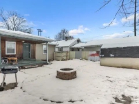 Lovely Pet Friendly Three Bedroom in Desirable Urbandale Location! 3 Home by Redawning Hotels in Wyoming