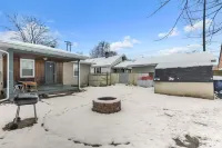 Lovely Pet Friendly Three Bedroom in Desirable Urbandale Location! 3 Home by Redawning