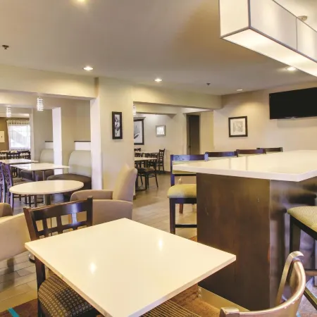 La Quinta Inn & Suites by Wyndham Carlsbad - Legoland Area