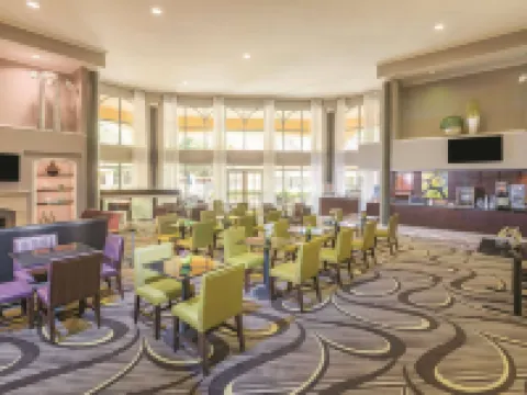 La Quinta Inn & Suites by Wyndham Univ Area Chapel Hill Hotels in Triangle