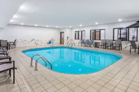 AmericInn by Wyndham Quincy - Swimmingpools