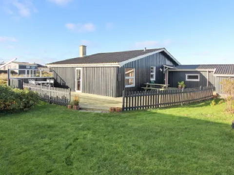 "Vili" - 441m from the Sea The North Sea Oceanarium周辺のホテル