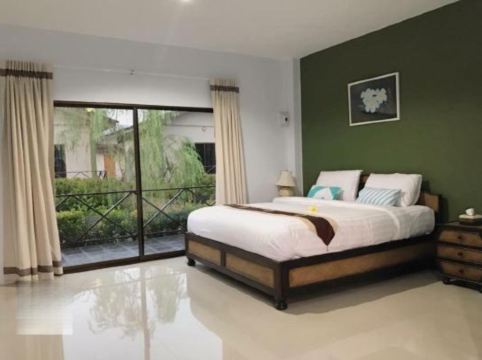 ลองเลค รีสอร์ท