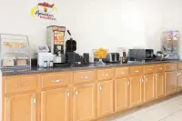 Super 8 by Wyndham Cleveland - breakfast