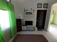 Cloverleaf Homestay Hotels in Bontang