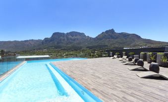 Newlands Peak Aparthotel by Totalstay