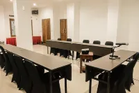 Rizen Padjadjaran Hotel فنادق في East Bogor
