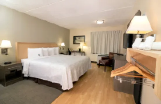 邁阿密機場紅屋頂PLUS+酒店