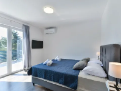 Gušt Hotels in Tribunj