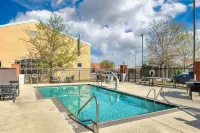 TownePlace Suites Dallas McKinney - Swimmingpools