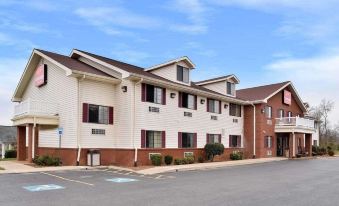 Econo Lodge Inn & Suites