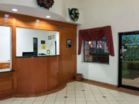 Super 8 by Wyndham Stafford Sugarland Area Hotels in Stafford