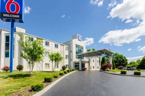 Motel 6 Bristol, VA - 2-Star