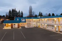 Travelodge by Wyndham Quesnel FIELDS Quesnel附近的飯店