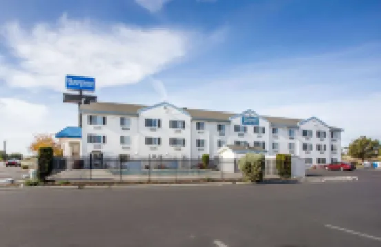 Rodeway Inn & Suites