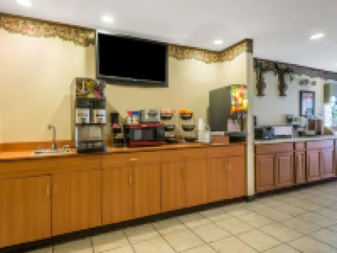 Microtel Inn & Suites by Wyndham Auburn Hotels in Auburn