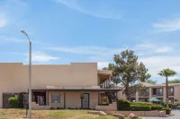 Super 8 by Wyndham Barstow - Pools