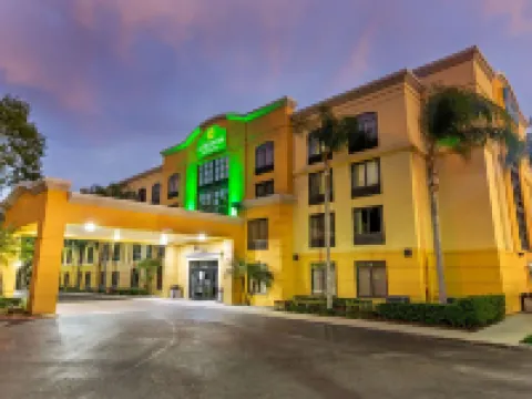 Comfort Inn & Suites Tampa North I-75 โรงแรมในแทมปา