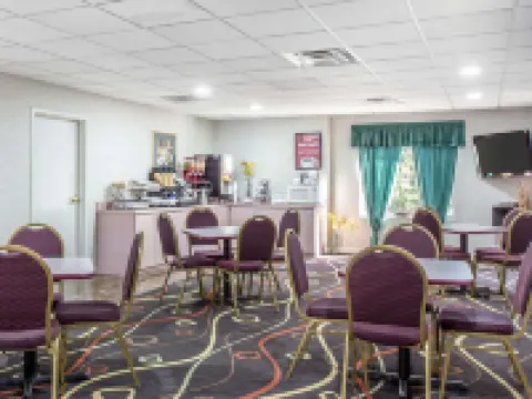 エコノ ロッジ イン & スイーツ マリエッタ ニア ドビンズ ARB マリエッタのホテル