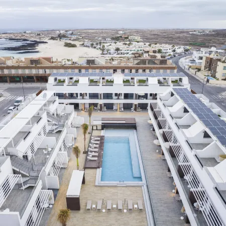 Esmeralda Cotillo Homes by Livvo
