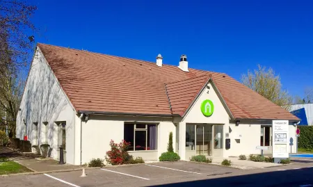 Campanile Plaisir Отели в г. Ле Менёль