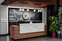Four Points by Sheraton Flushing - bar