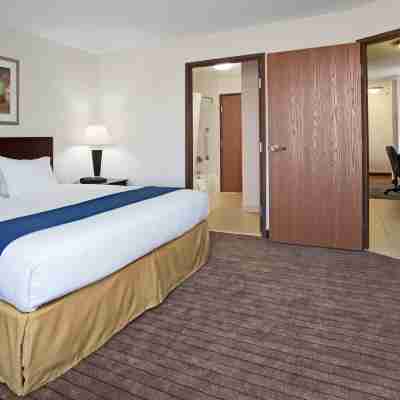 Holiday Inn Express & Suites Buffalo Rooms