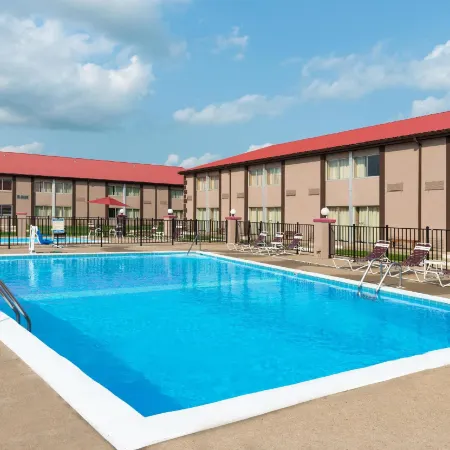 Ramada by Wyndham Bowling Green