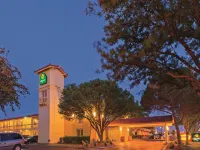 Baymont by Wyndham Lubbock - Downtown Civic Center