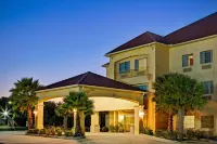 La Quinta Inn & Suites by Wyndham New Iberia Hotels near Reserve at Squirrel Run