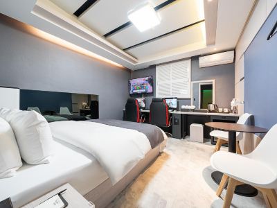 The Nox Hotel