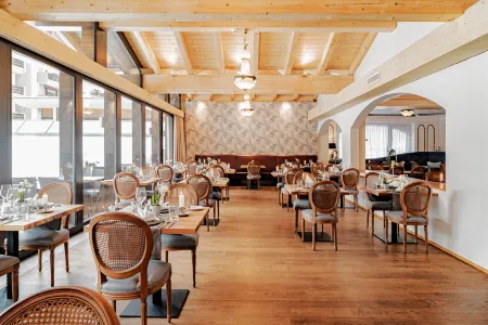 Le Mirabeau Resort & Spa Отели рядом с достопримечательностью «Волли Парк Зуннегга»