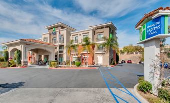 Holiday Inn Express & Suites Lake Elsinore