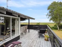 "Bridgette" - 100m from the Sea Hotels in Tranekær