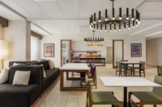 แฮมป์ตัน อินน์ สต็อกตัน, แคลิฟอร์เนีย โรงแรมในสต็อกตัน