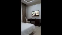 Full Moon Hotel - Premiere 홀리 크로스 카톨릭 처치 주변 호텔