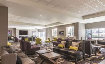 La Quinta Inn & Suites by Wyndham Cincinnati Sharonville