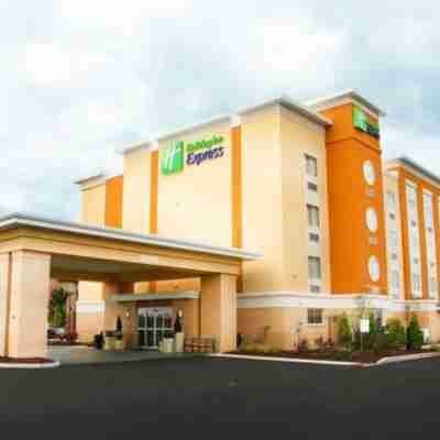 Holiday Inn Express Toledo North Hotel Exterior